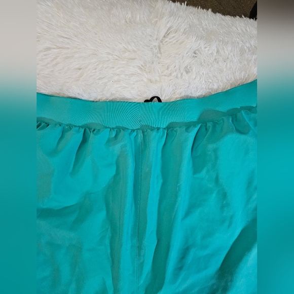 Under Armour Women's Teal and Black Athletic Shorts Size 2x - Picture 9 of 9